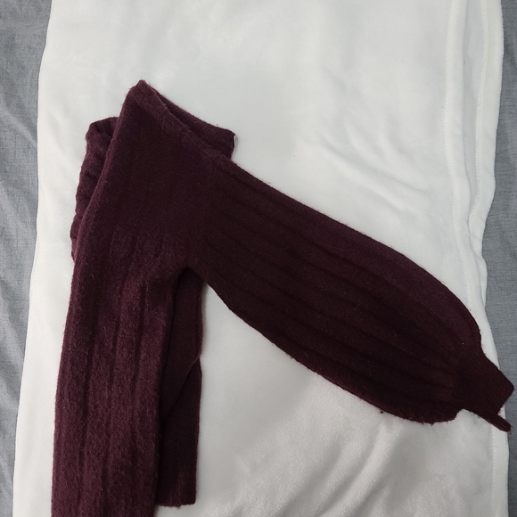 2/25$ 🛍 Balloon sleeve sweater - Picture 2 of 4